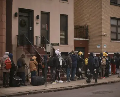 Migrantes se enfrentan a desalojos en albergues de la ciudad de Nueva York