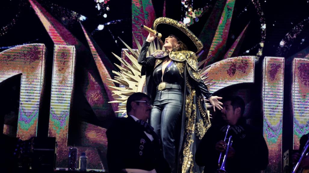 Alicia Villarreal y Tropicalísimo Apache encienden a La Laguna