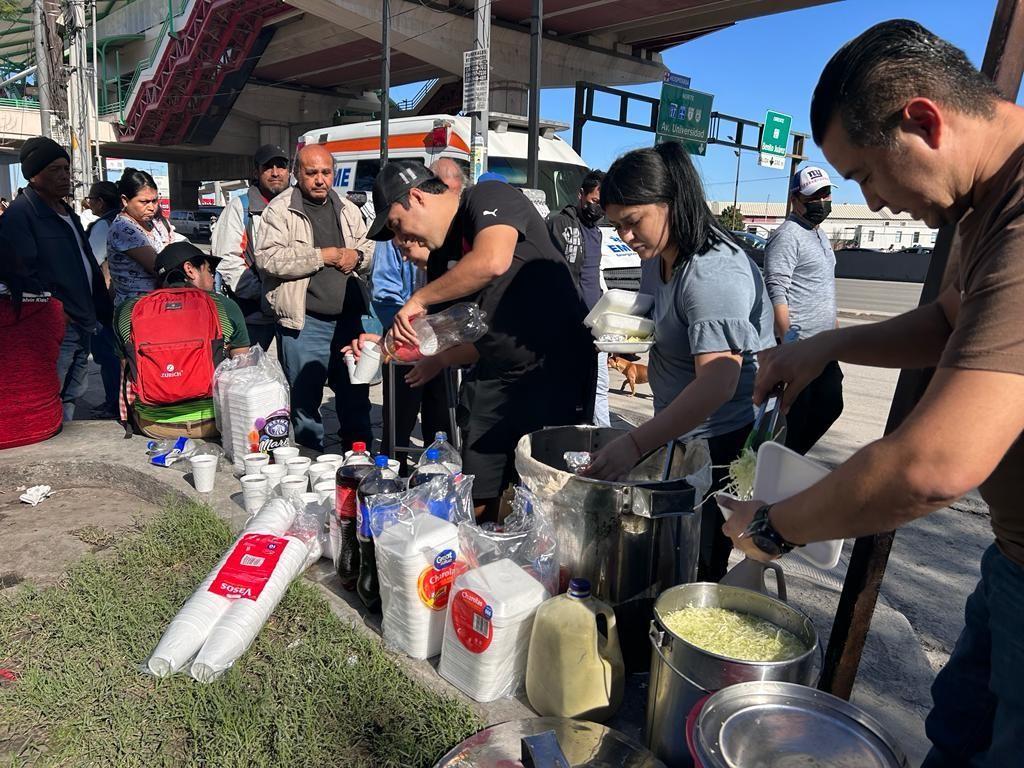 Comparten su tiempo y alimento con familiares de pacientes del IMSS