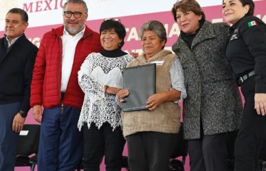 Entrega Delfina Gómez casa nueva a damnificados del Cerro del Chiquihuite