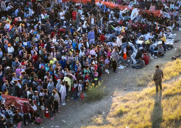 ¡Tolerancia cero! Greg Abbott promulga ley en contra de inmigrantes