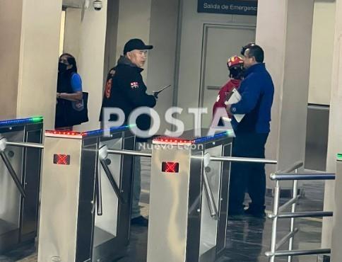 Usuarios quedan atrapados en elevador de Metrorrey, estación Ruiz Cortines