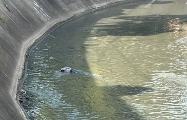 Encuentran a hombre sin vida flotando en canal de aguas negras en Naucalpan