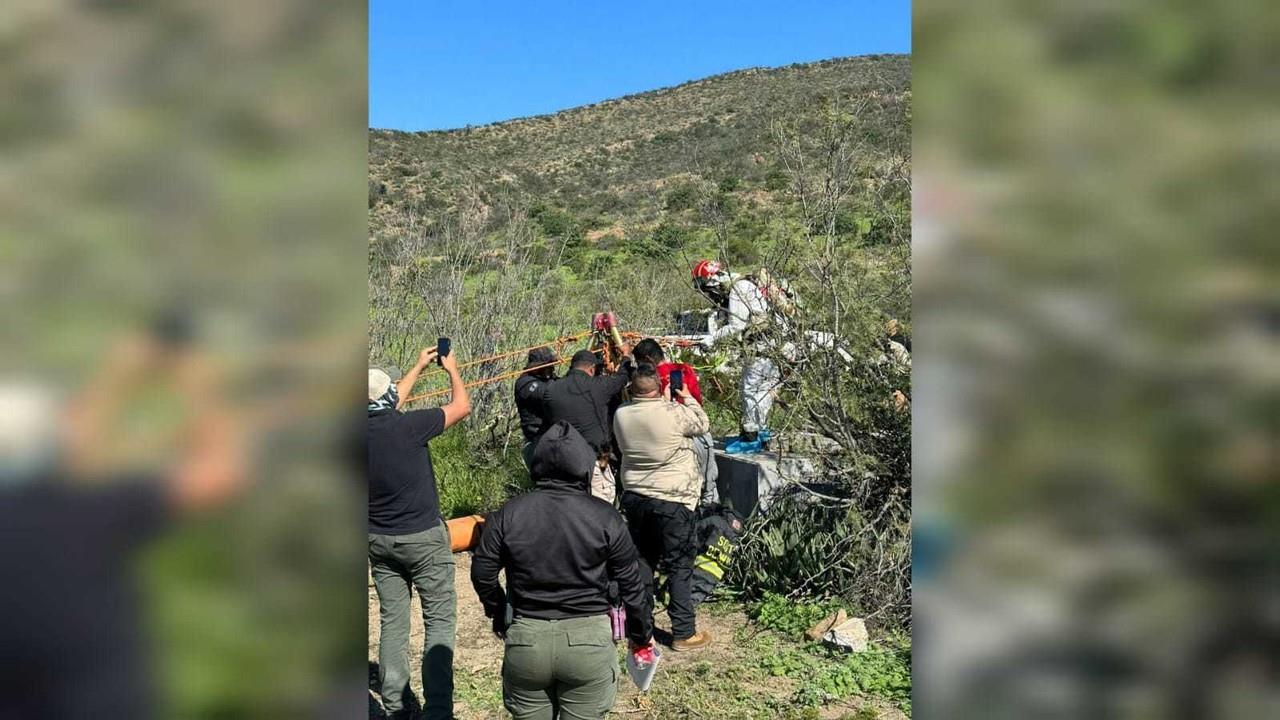 Los agentes ministeriales, al obtener información sobre el cadáver de la mujer, se dirigieron rápidamente al lugar para iniciar las labores de búsqueda. Foto: FGJE