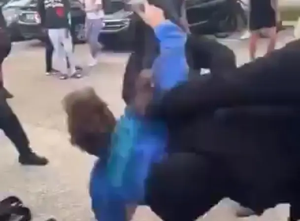 Dan jóvenes paliza a compañero y le fracturan el cráneo