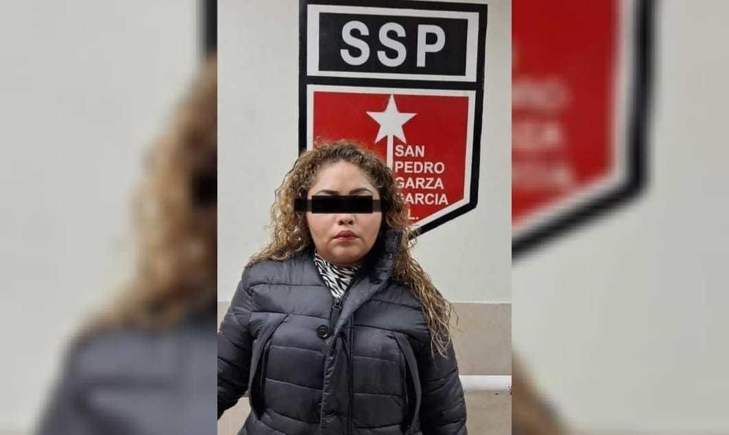 Ariana Monserrat N. de 22 años y originaria de Nayarit, fue detenida en el lugar y acusada de robo a negocio tipo fardero. Foto: Especial.