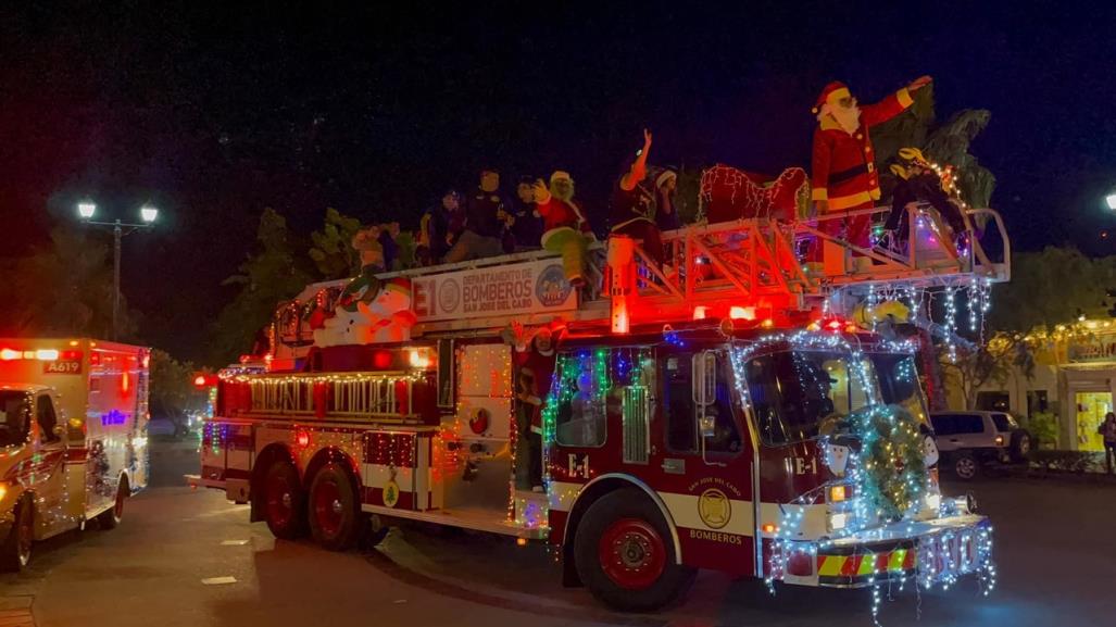 Realizan Bomberos Lluvia de Dulces para la niñez de San José del Cabo