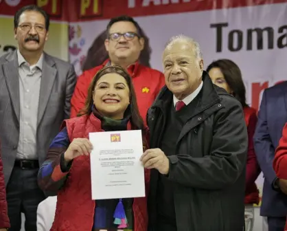 Entrega PT a Clara Brugada constancia de precandidata única a jefatura de CDMX