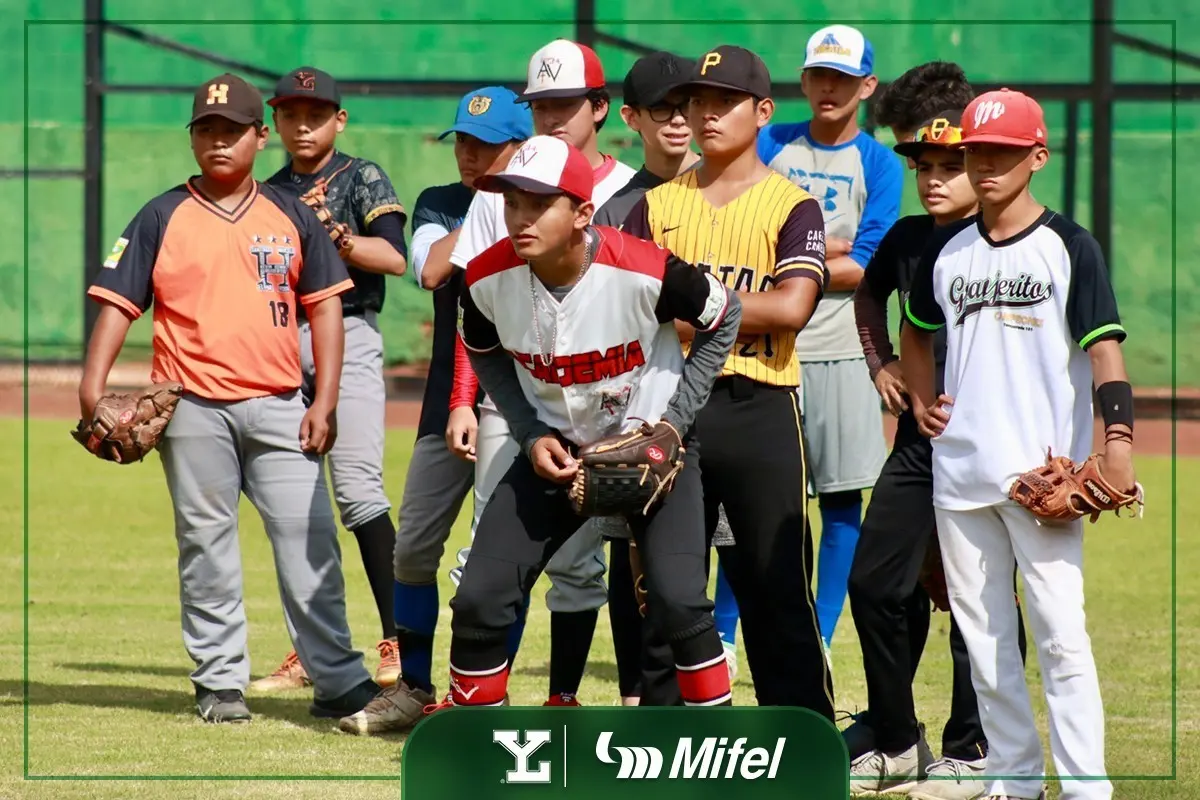 Jóvenes talentos del Beisbol en Yucatán. Foto: FB Leones de Yucatán