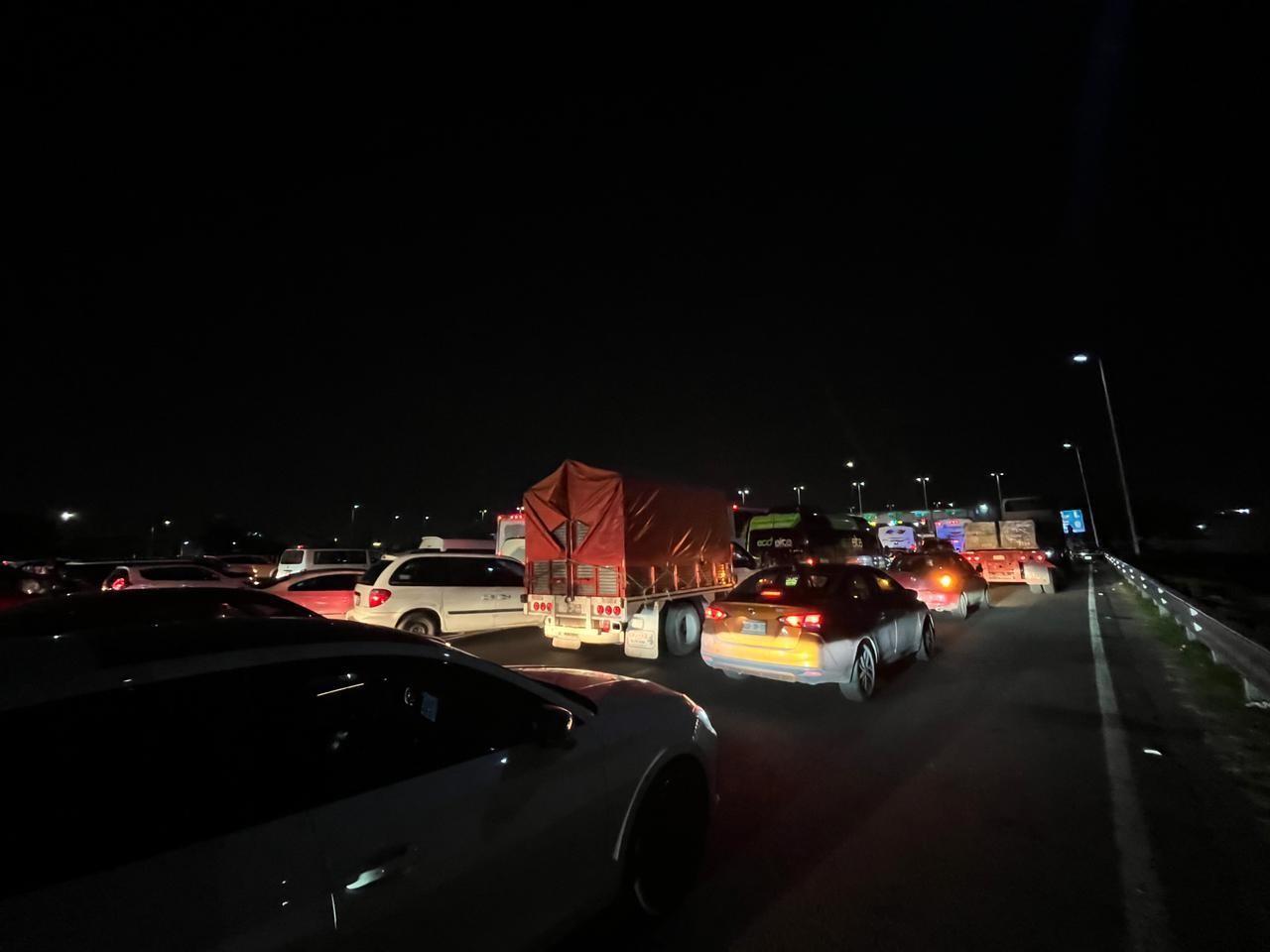 Las filas de vehículos en las distintas autopistas que convergen al Estado de México registraron mayor aforo vehicular este 21 de diciembre. FOTO: Israel Lorenzana