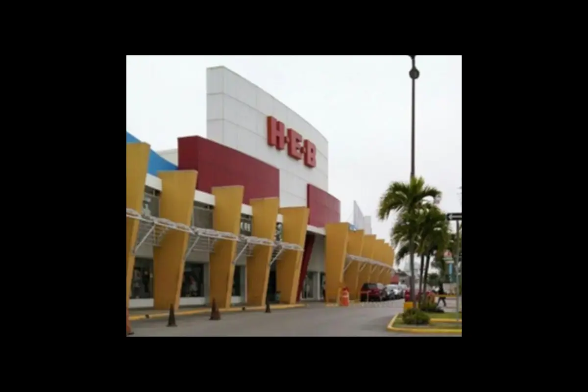 El establecimiento de la cadena de supermercados donde falleció el hombre se ubica en la Av. Ejército de Tampico. Fotografía ilustrativa.