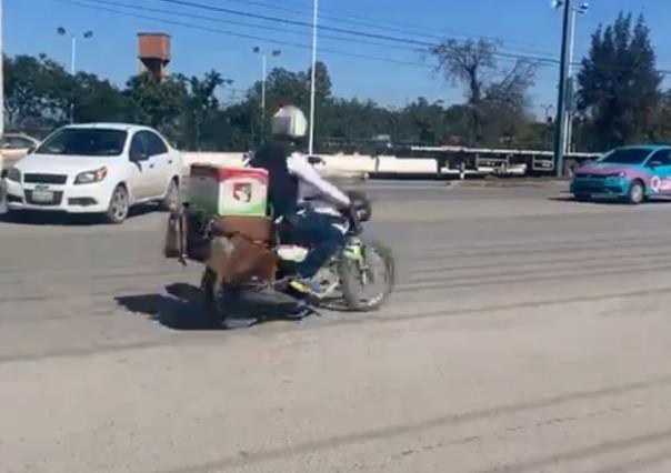 Obligan a motociclistas a usar casco y les exigen seguro de daños