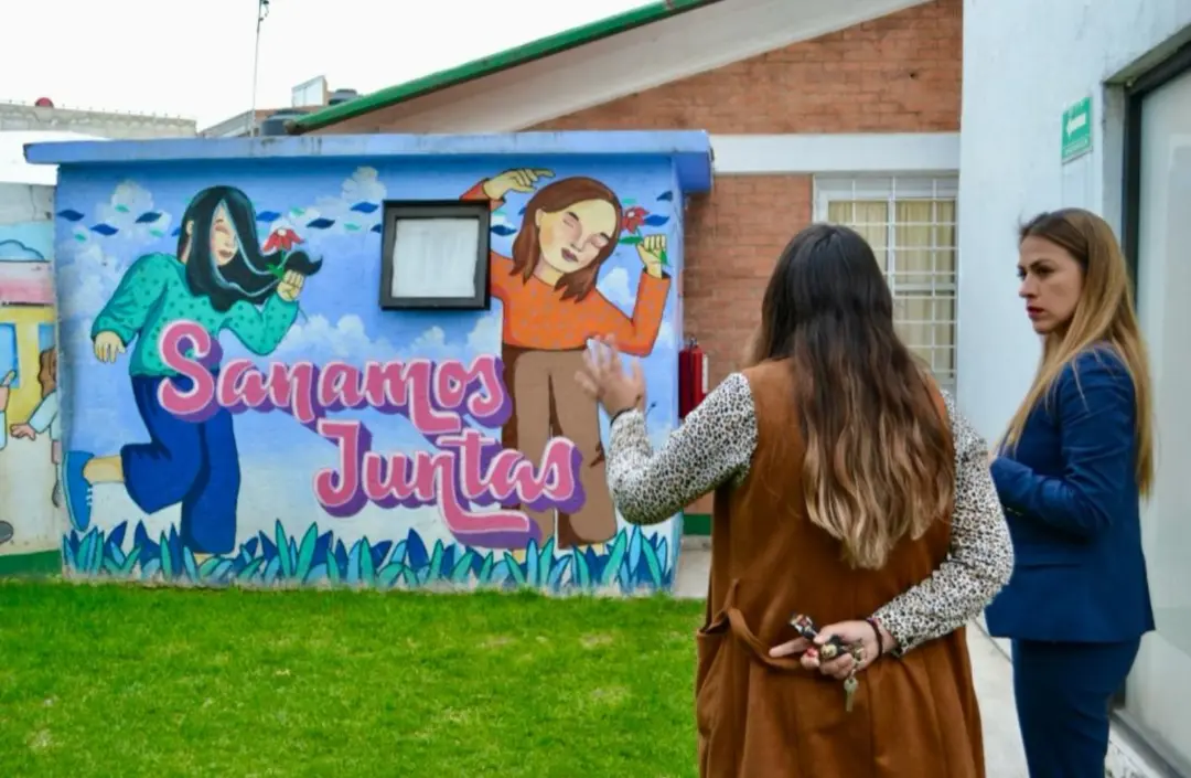 Los menores que llegan a estos espacios también reciben servicios educativos. Imagen: GEM