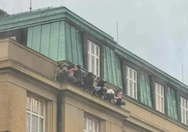 Sujeto asesina a 14 personas con arma de fuego en universidad de Praga