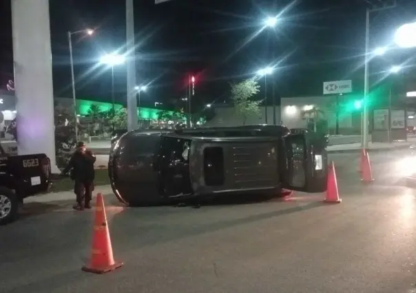 Pareja de novios causa accidente tras pelear en Polígono 108