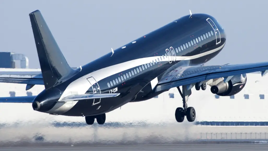 Francia bloquea vuelo con 300 indios por presunto tráfico de personas