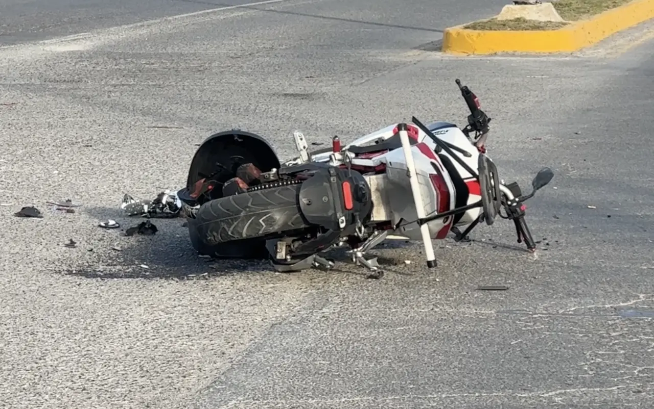 Mujer provoca accidente. Foto: Marco Duarte