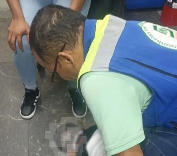 Personal del Metro salva a niño que se estaba asfixiando en Pantitlán