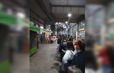 Larga fila para el Transmetro en Cuauhtémoc; ¿Vacaciones o compras de pánico?