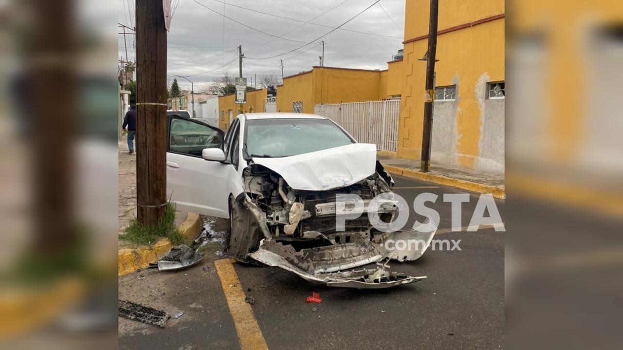 Choque - volcadura deja dos vehículos semidestruidos en Durango