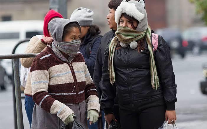 No olvides abrigarte bien en esta época del año para evitar enfermedades respiratorias. Foto: Especial