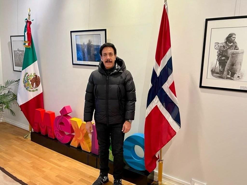 Omar Fayad inicia labores como embajador de México en Noruega, comparte foto