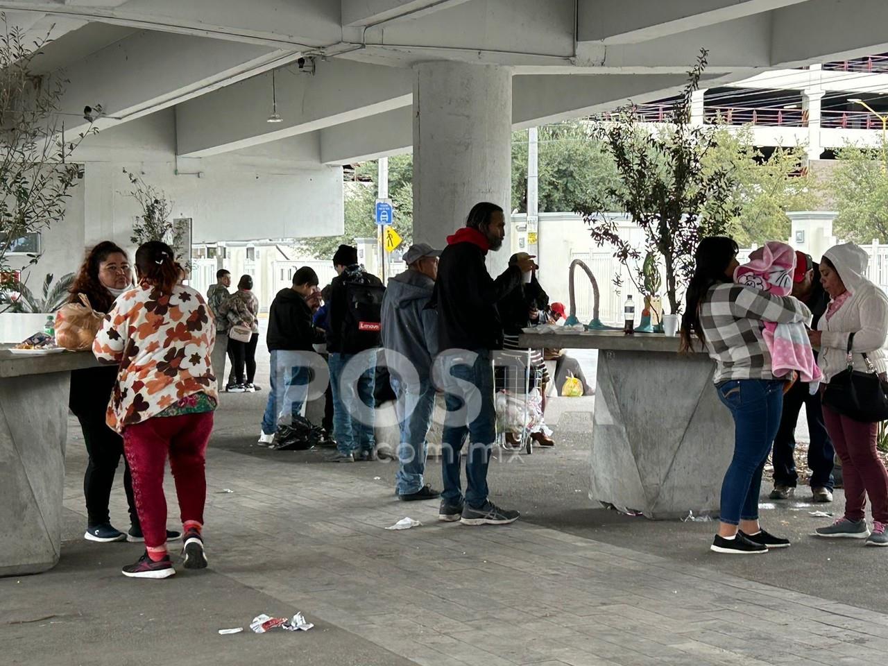 Aunque la ayuda no se limita ahí, ya que cualquier persona que lo necesite, se puede acercar y recibir alimentos. Foto: Posta.