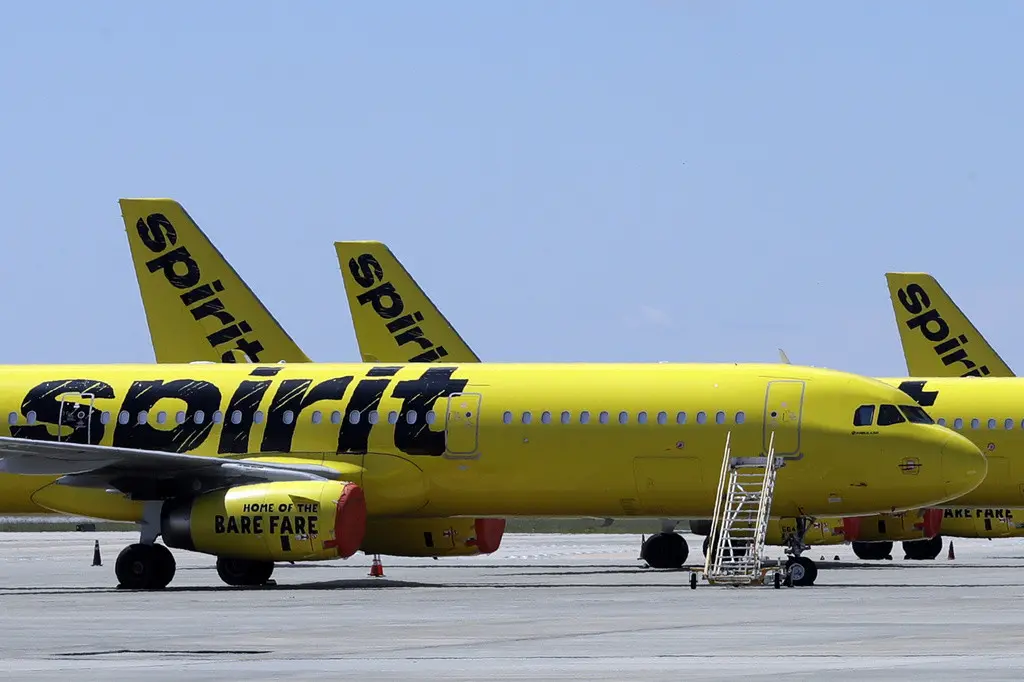 Unos aviones de Spirit Airlines en la pista del Aeropuerto Internacional de Orlando el 20 de mayo de 2020, en Orlando, Florida. (AP Foto/Chris OMeara, Archivo)