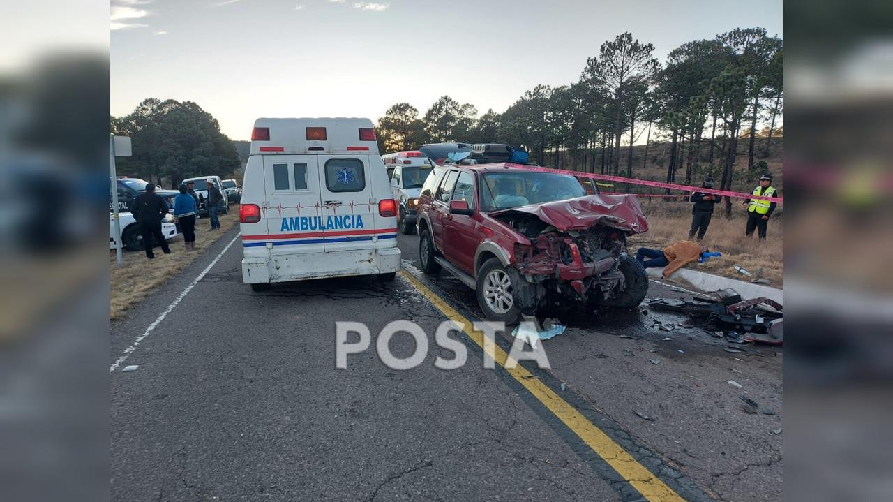 Un muerto y 12 lesionados al chocar de frente en la libre a Mazatlán
