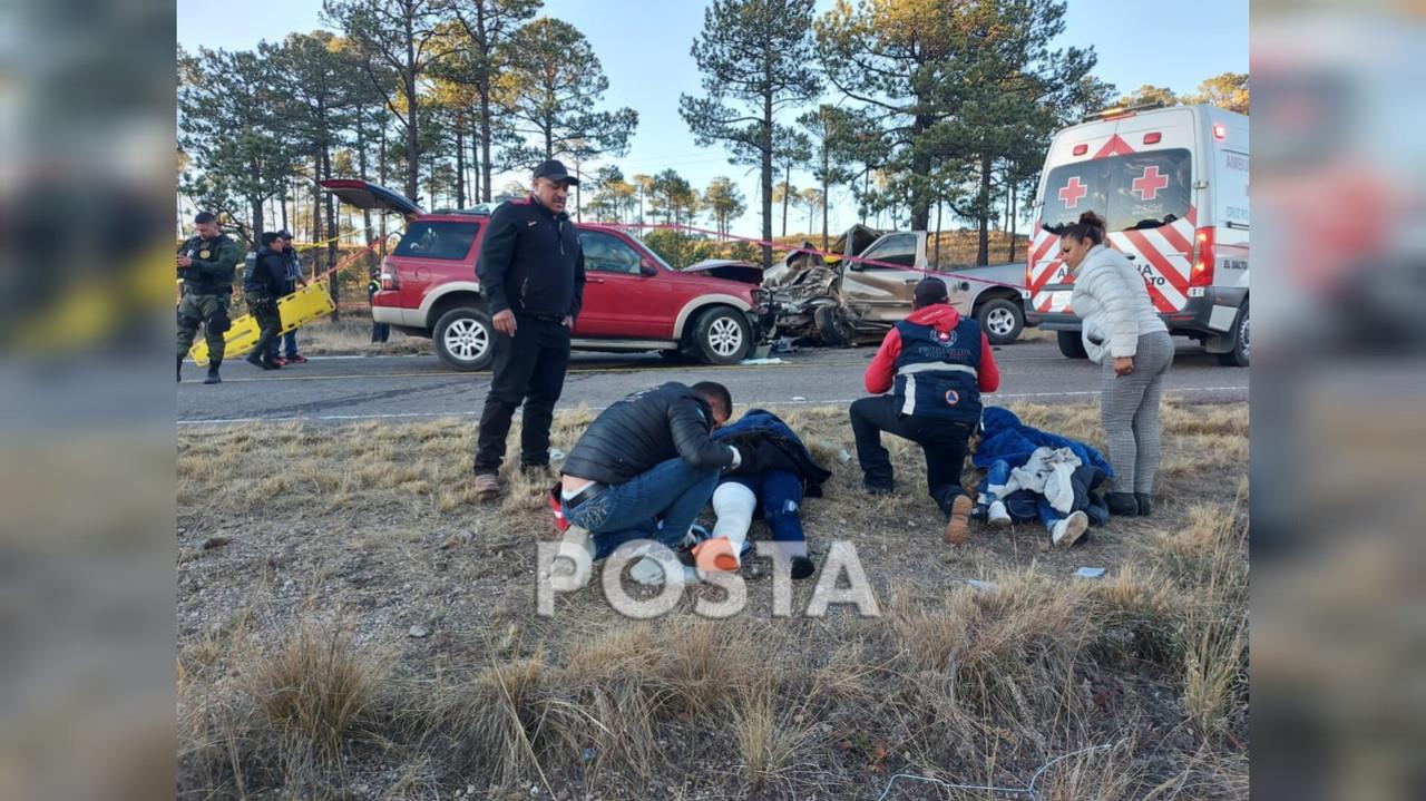 Un muerto y 12 lesionados al chocar de frente en la libre a Mazatlán