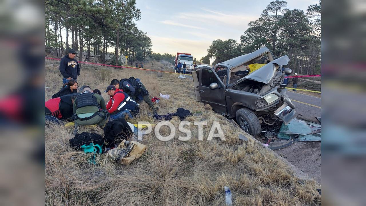 Un muerto y 12 lesionados al chocar de frente en la libre a Mazatlán