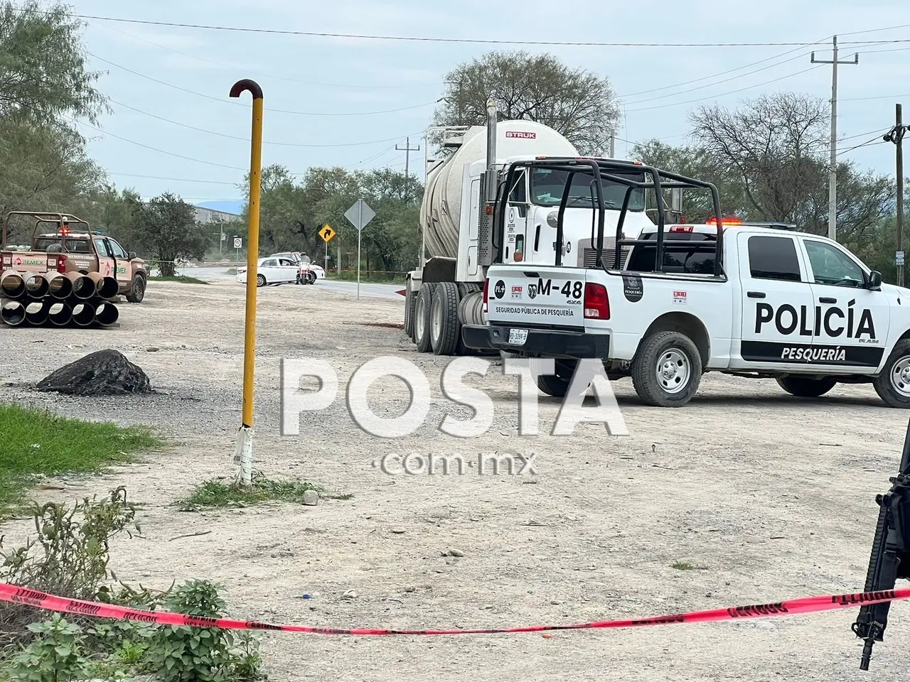 Las autoridades se encuentran investigando los antecedentes del detenido, así como la procedencia y destino del combustible que transportaba. Foto: Raymundo Elizalde.