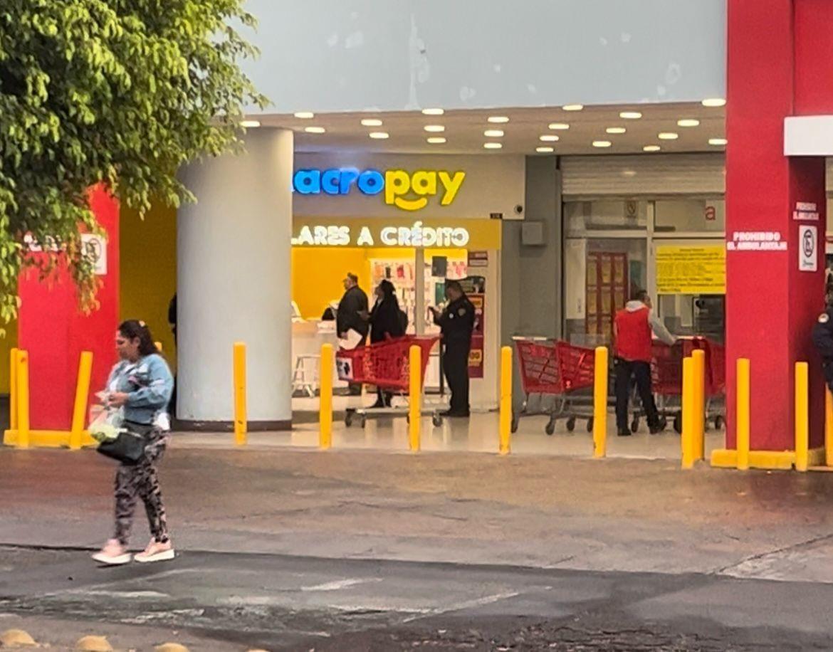 Moviliza a policías asalto en tienda de celulares en Azcapotzalco Foto: Omar Gómez