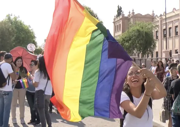 Promueven en iglesia católica la bendición a parejas LGBTQ