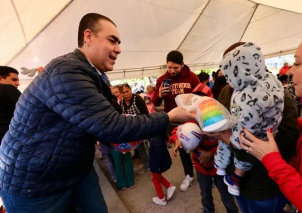 Comparte Heriberto Treviño Navidad con niños de Juárez