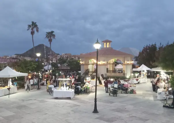 Visita el Mercado Artesanal en Cabo San Lucas