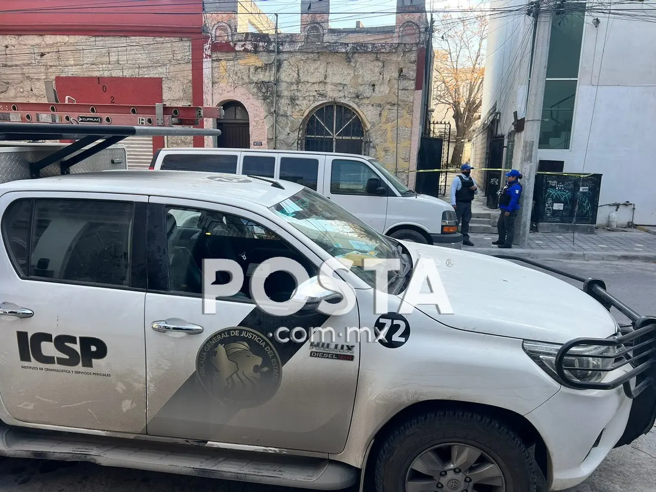 La zona fue asegurada por la Policía de Monterrey mientras peritos de la Fiscalía General de Justicia iniciaban con la investigación. Foto: Especial/ POSTAMX