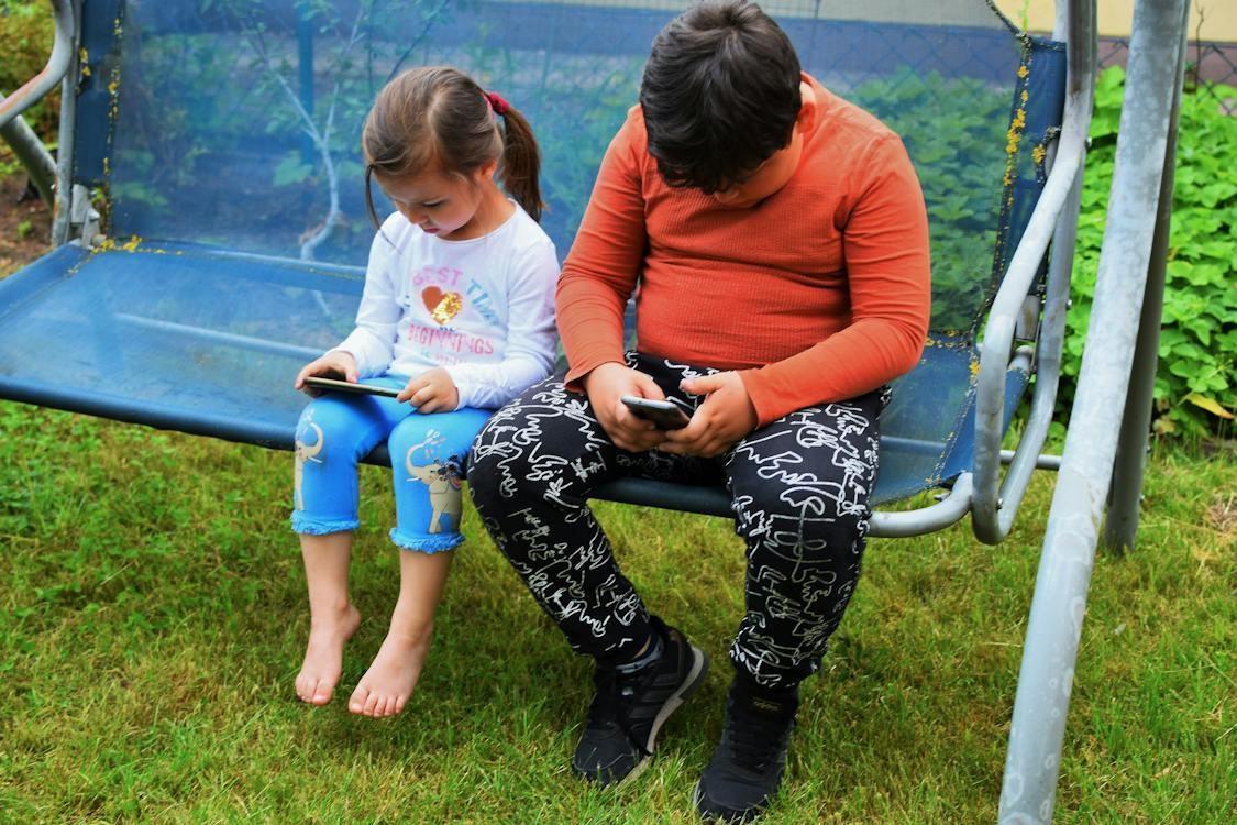 Autoridades advierten sobre el uso de redes sociales e internet de menores, podrían ser víctimas de algún delito. Foto: Especial.