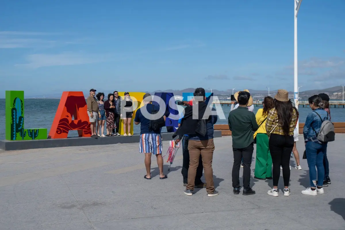 Turistas en Malecón de La Paz. Foto: Posta