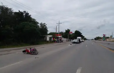 Se salva de milagro, choca de frente contra un Tsuru