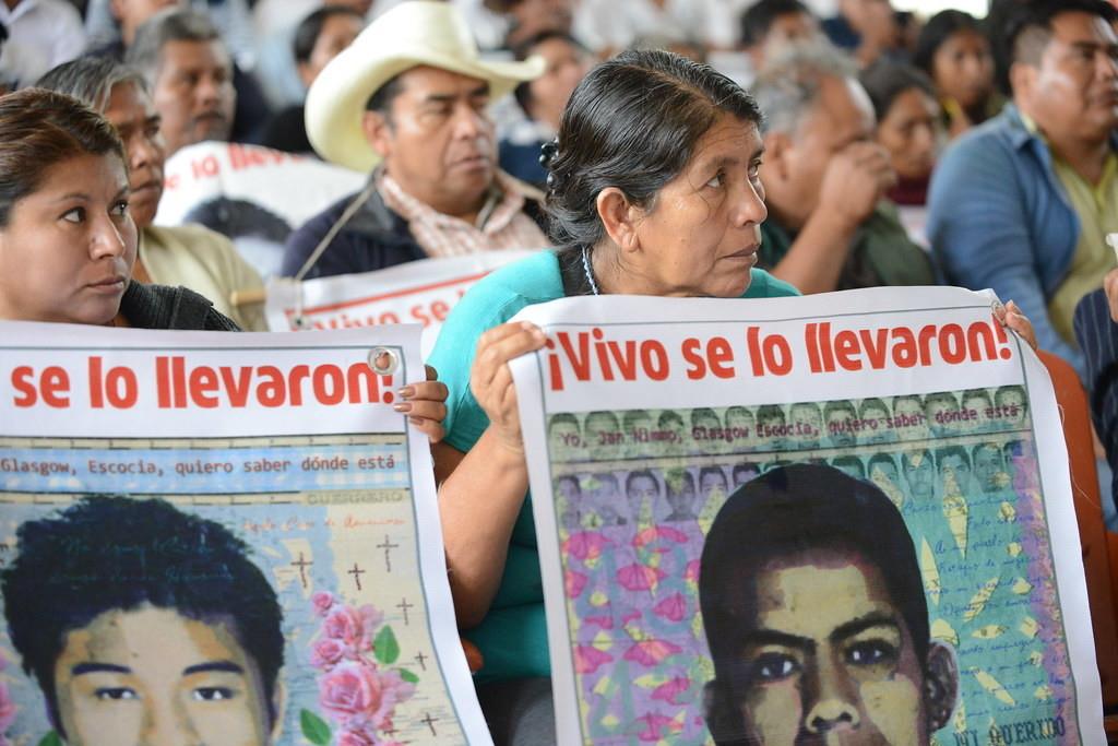 Familiares de normalistas de Ayotzinapa tendrán acceso a los archivos del caso