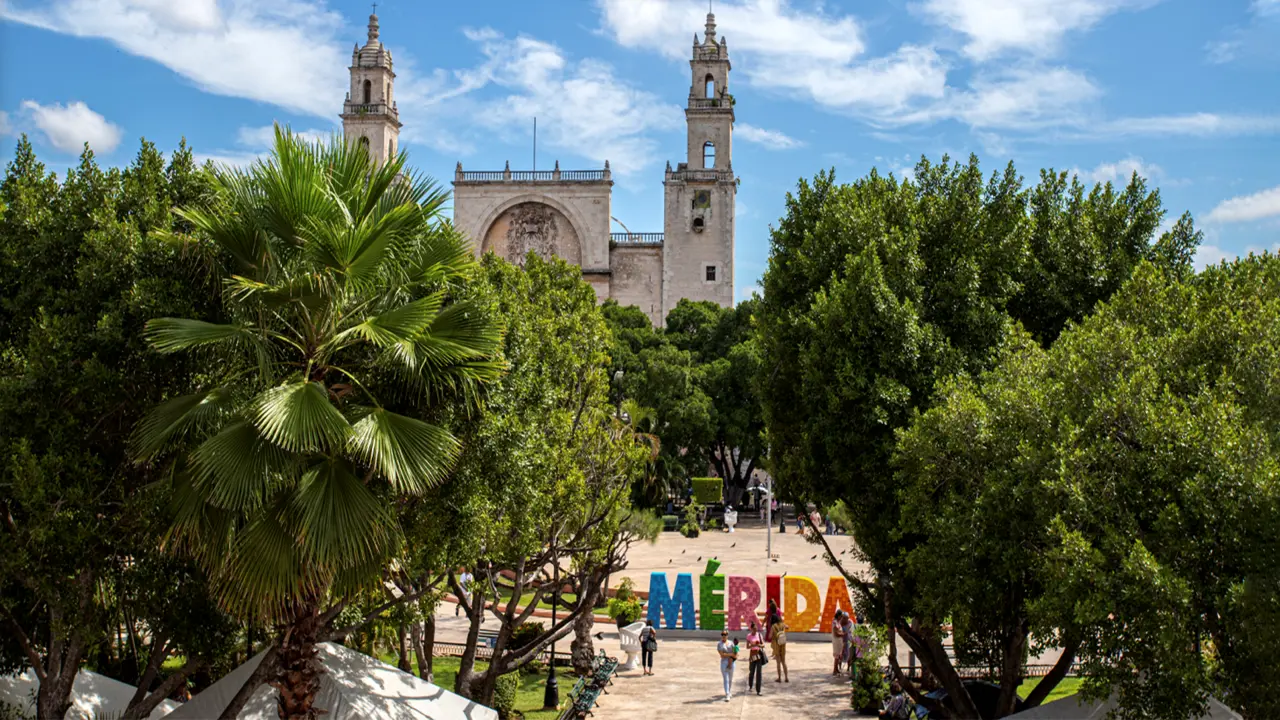 Mérida cuenta con un distinguido Centro Histórico acompañado de su catedral Foto: @VisitMeridaMx