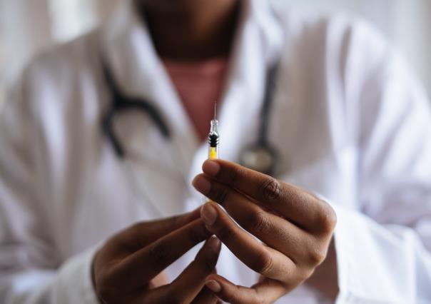 ¡Ya llegó! vende farmacia vacuna contra Covid-19 en Durango