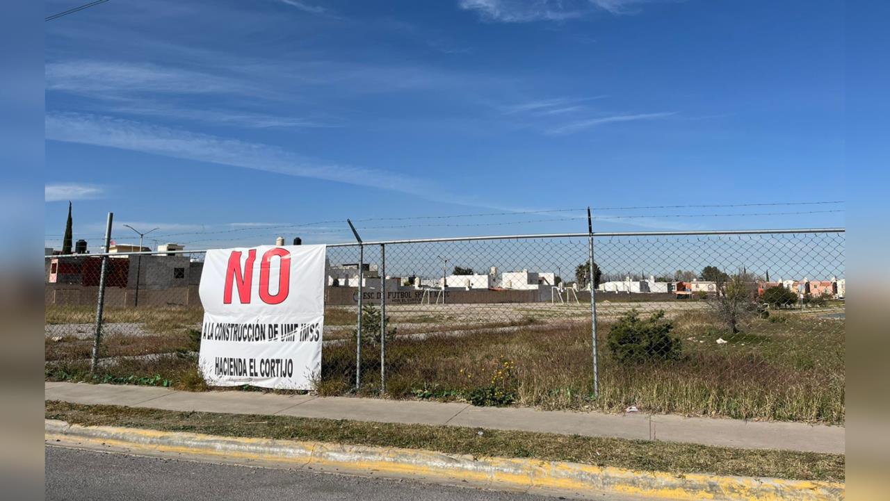 Vecinos de del fraccionamiento Hacienda El Cortijo, se pronuncian en contra del levantamiento de la UMF / Foto: Claudia Almaraz