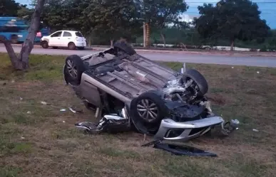 Conductor pierde el control de su vehículo y termina hospitalizado en Mérida