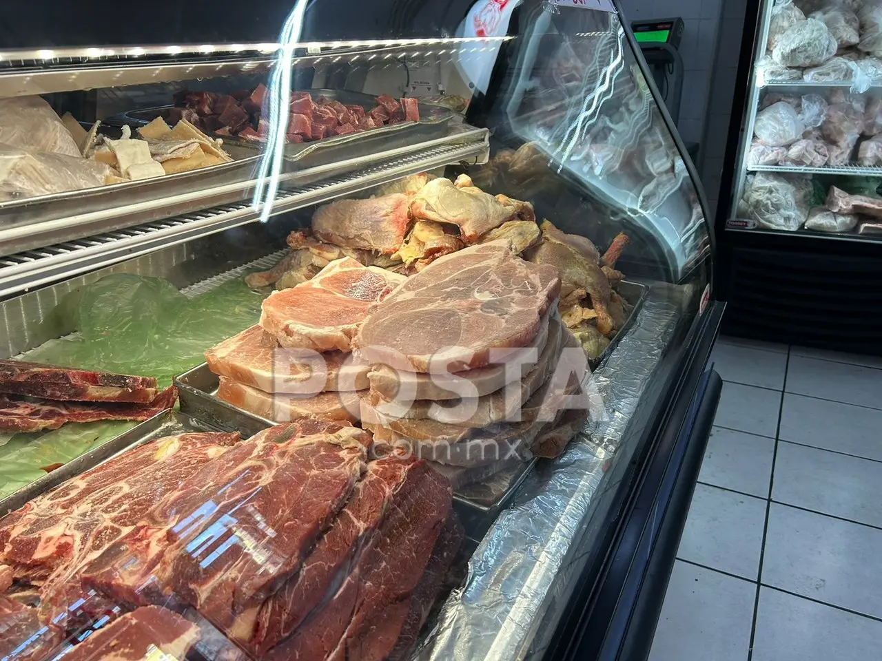 En estas fechas las personas lo que más buscan son los cortes para asar como el sirloin, el T-bone o la costilla. Fotos: Daniel Anguiano