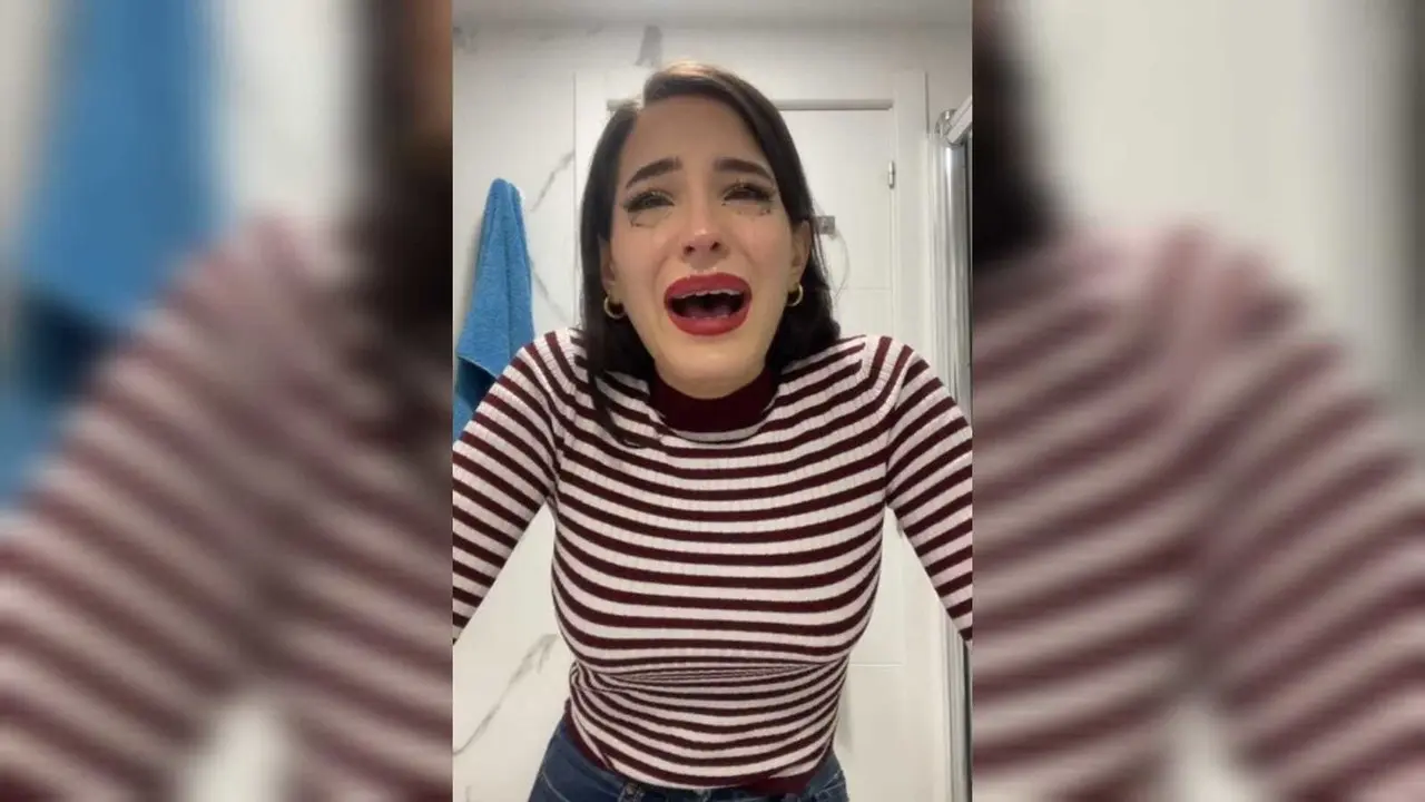 A través de TikTok, Lucía Peregrín, llora desconsoladamente luego del desaire que sufrió por parte del chico con el que se vería. Foto: Captura de pantalla