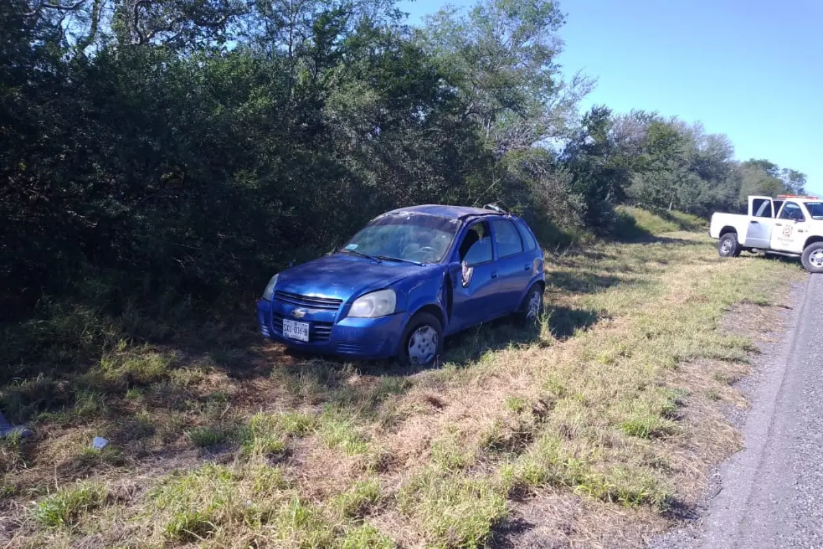 Vuelca familia en la carretera Victoria- Matamoros