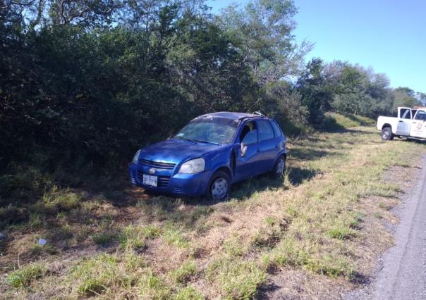 Vuelca familia en la carretera Victoria- Matamoros