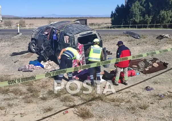 Vuelca familia chihuahuense en la autopista Torreón - Jiménez; hay una occisa